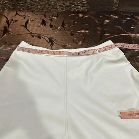 NWT Banana Republic Vegan Leather Midi
Skirt cream - Picture 4 of 7